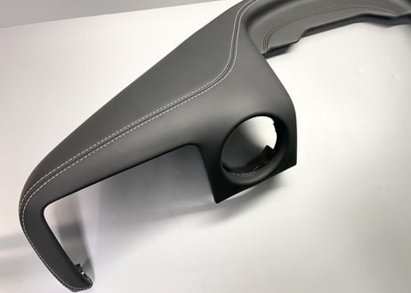 R35GT-R  インストルメントセンターパッドASSY 2015 白ステッチ