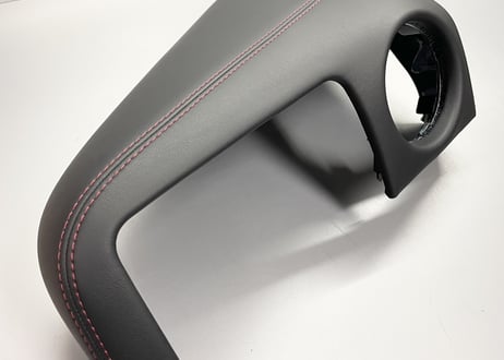R35GT-R   NISMO  インストルメントセンターパッドASSY 2015 赤ステッチ