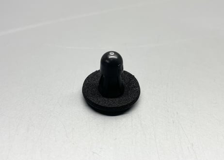 R35GT-R キッキングプレートグロメット 車体側  ②