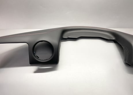 R35GT-R   NISMO  インストルメントセンターパッドASSY 2015 赤ステッチ