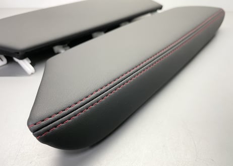R35GT-R  2024 NISMO フロントドア アームレスト 左右セット 赤ステッチ