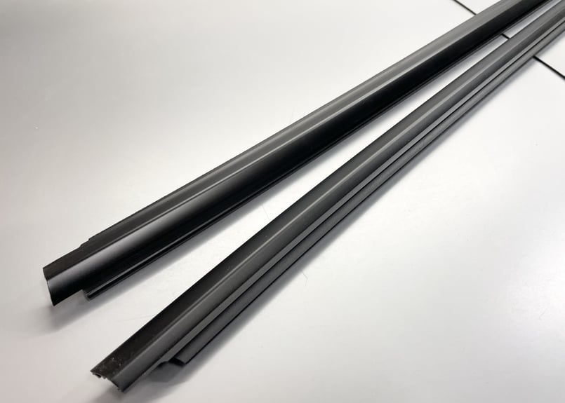 R35GT-R フロントドアアウトサイドモールディング左右セット | upline