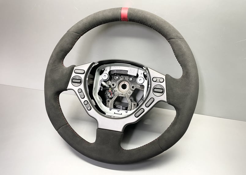 MOMO ステアリング Nismo エンブレム付き MOMO ステアリング