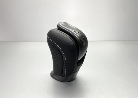 R35GT-R シフトノブ 白ステッチ 2015
