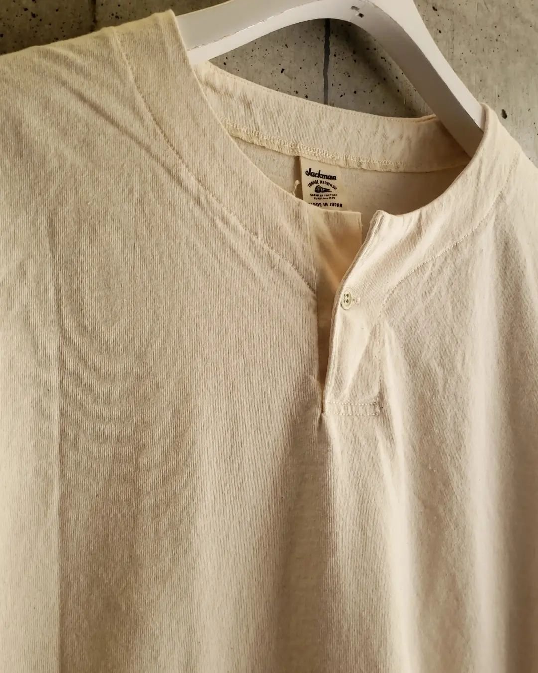 JACKMAN JM5328 HENLEY-NECK TEE | SURPLUS OITA 