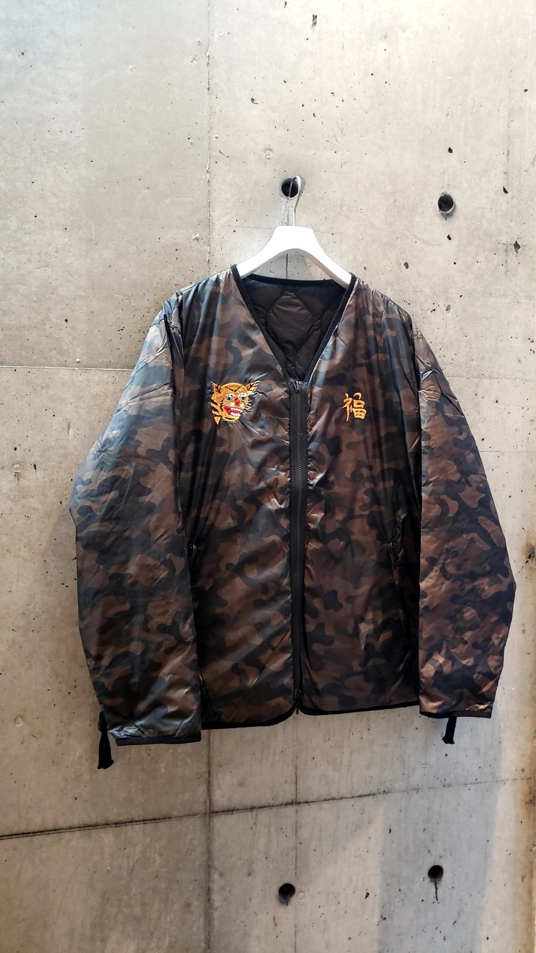 TAION REVERSIBLE VETJAN DOWN JACKET