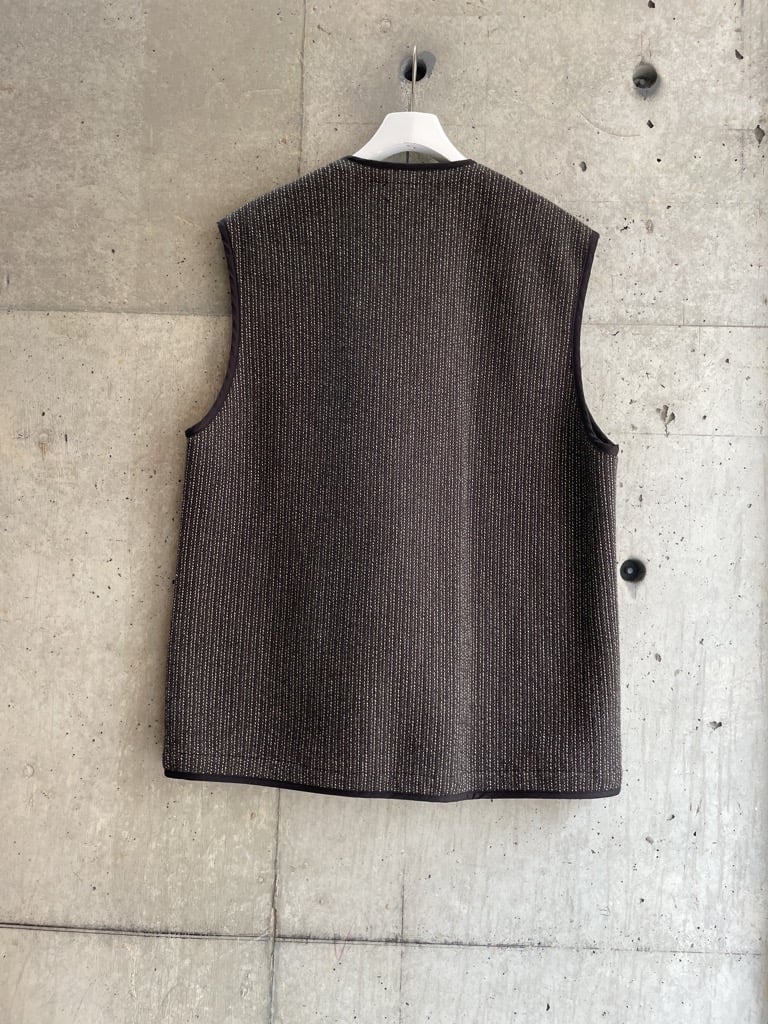 AUBERGE BROWN | SURPLUS OITA