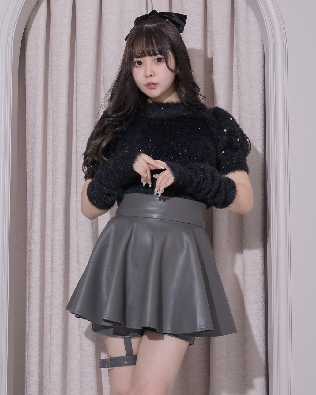 pium ガーター付きレザーフレアスカパン-