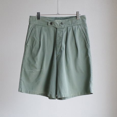 BANANA REPUBLIC"
