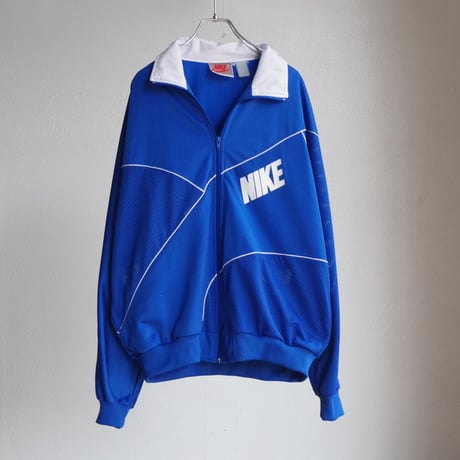 Nike"