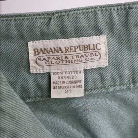 BANANA REPUBLIC"