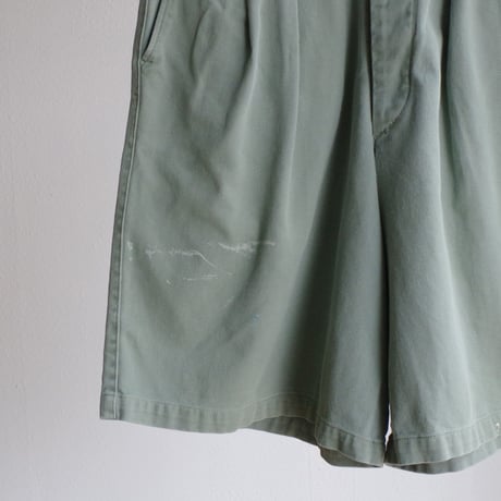 BANANA REPUBLIC"