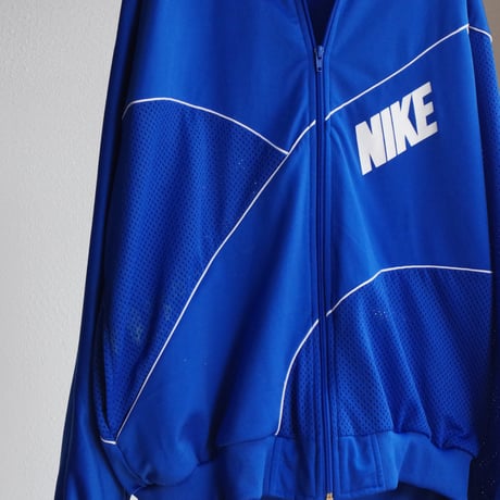 Nike"