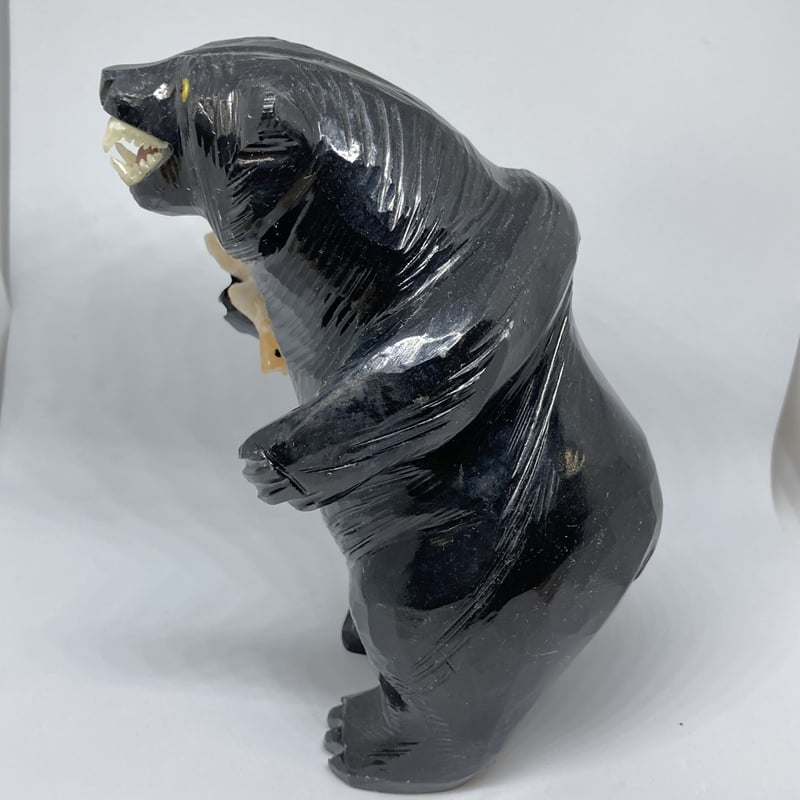 天然石 魚を持った黒クマの置物【一点物】[CRV009] | 石のおもちゃ箱
