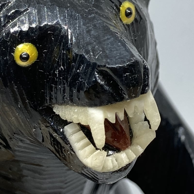天然石 魚を持った黒クマの置物【一点物】[CRV009] | 石のおもちゃ箱