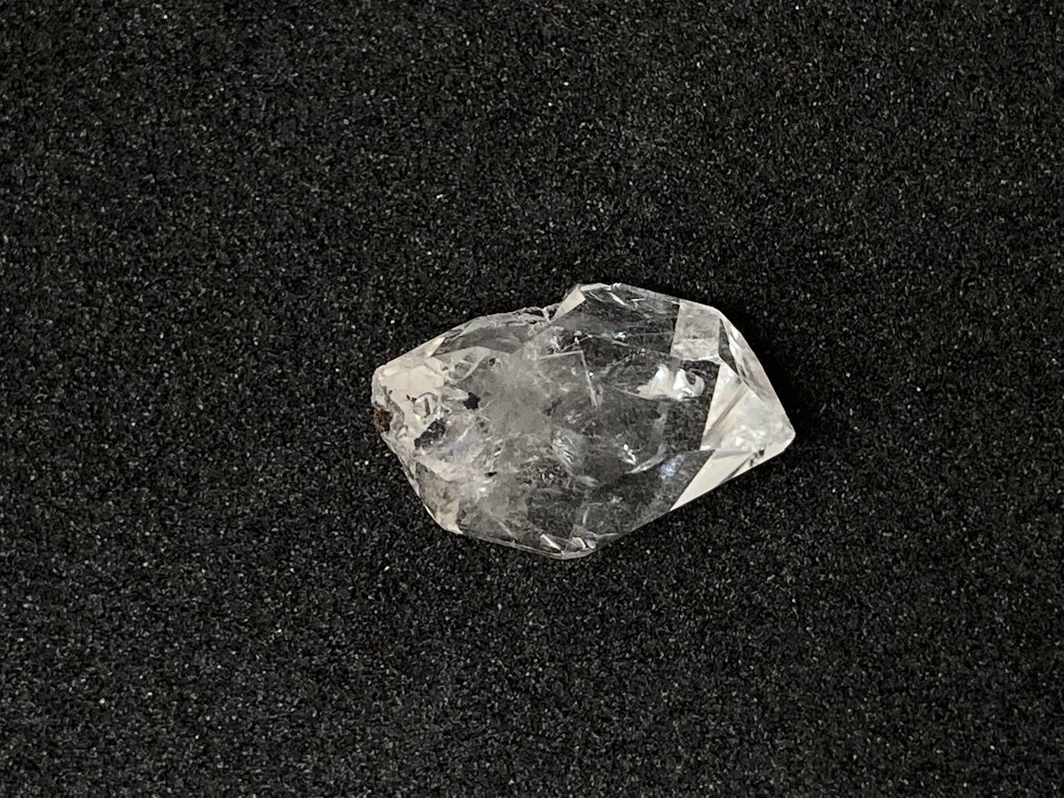 ハーキマーダイヤモンドクォーツ 大-B]アメリカ ニューヨーク州産 ハーキマーダイヤモンドクオーツ