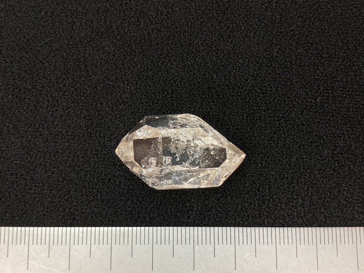 特大]アメリカ ニューヨーク州産 ハーキマーダイヤモンドクオーツ