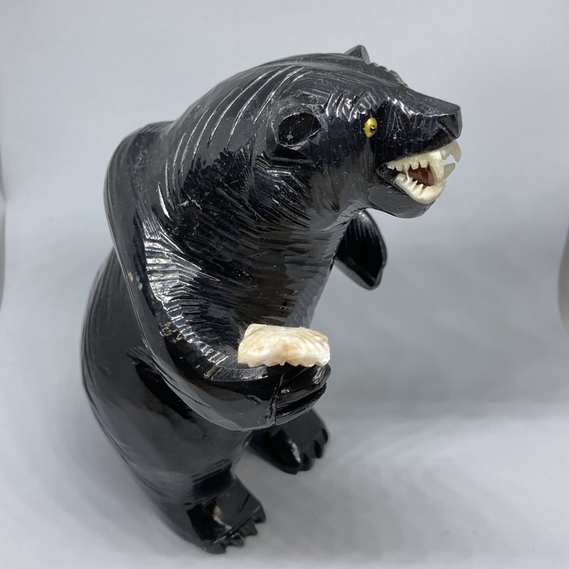 天然石 魚を持った黒クマの置物【一点物】[CRV009] | 石のおもちゃ箱