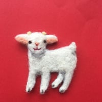 ヤギ  バッジ  左向き