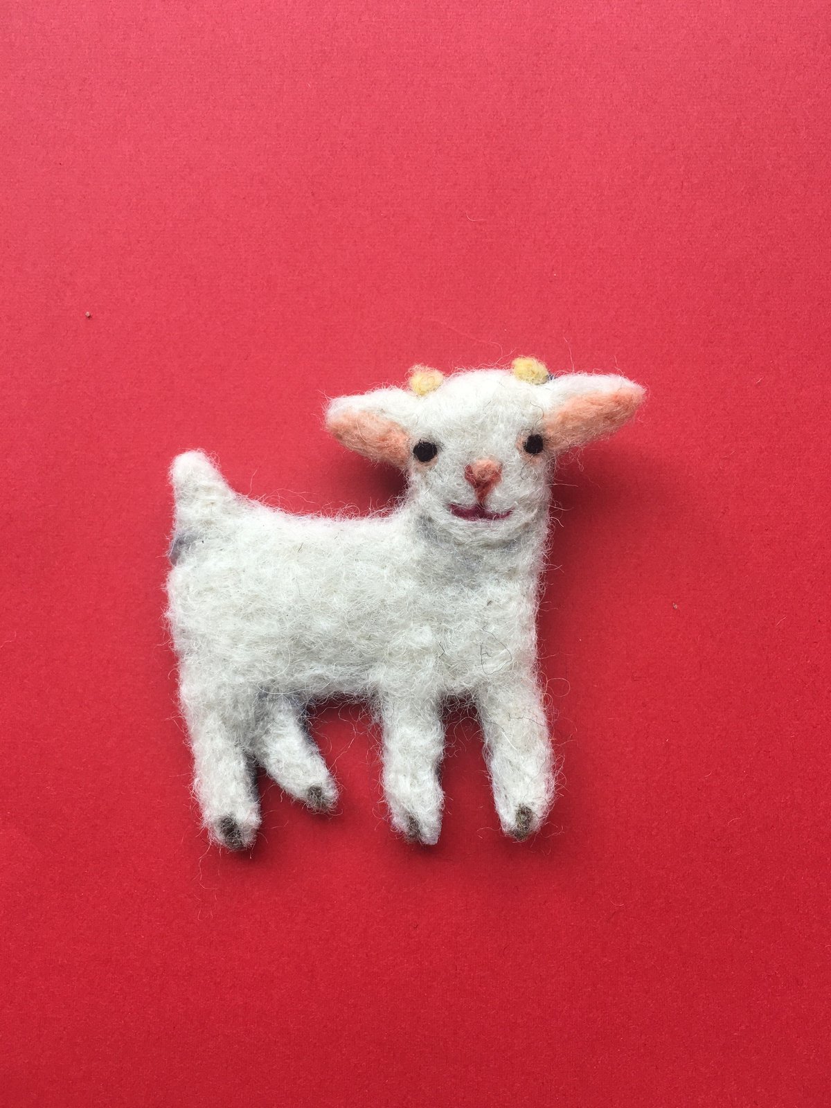 ヤギ 羊毛フェルトバッジ 右向き | simasimakaisha