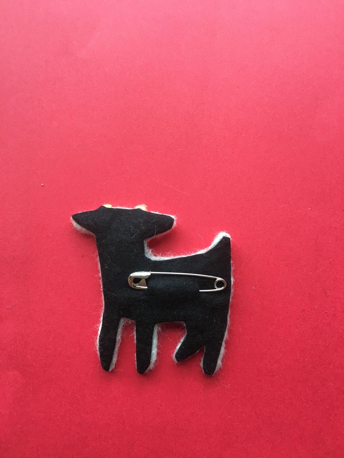 ヤギ 羊毛フェルトバッジ 右向き | simasimakaisha