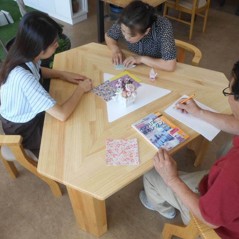 三角テーブルSmile60° Sサイズ | ネットショップ Moreのふくろう