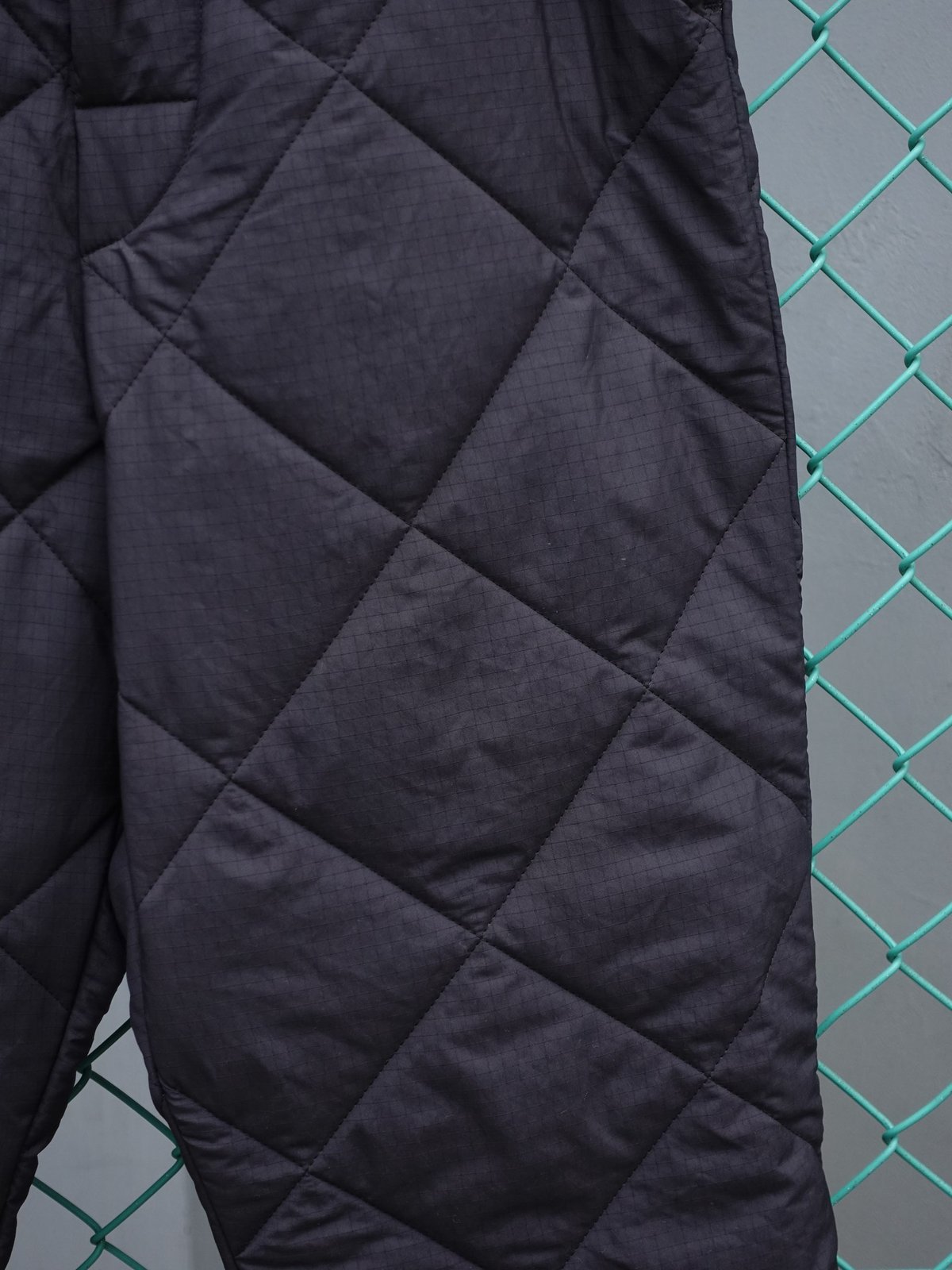 NEAT / RHOMBUS QUILTING TRACK PANTS | Burnish