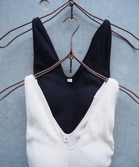 HAKUJI / TWIST COTTON V-NECK TANKTOP
