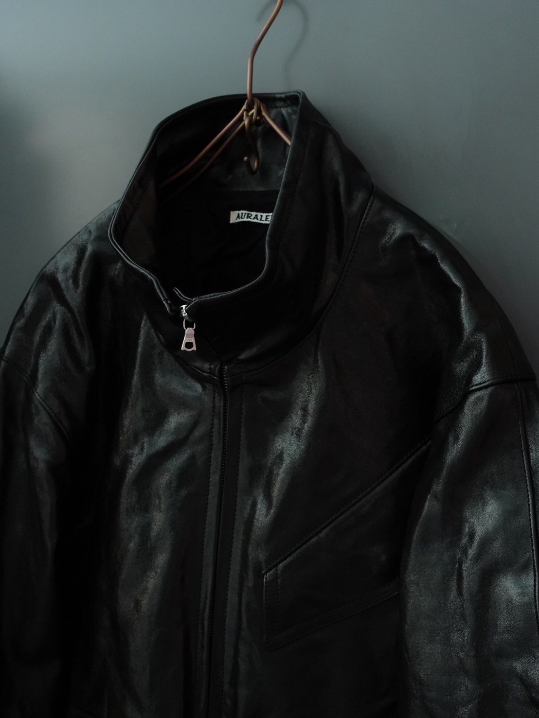 AURALEE(MENS) / LAMB LEATHER ZIP BLOUSON | Burnish