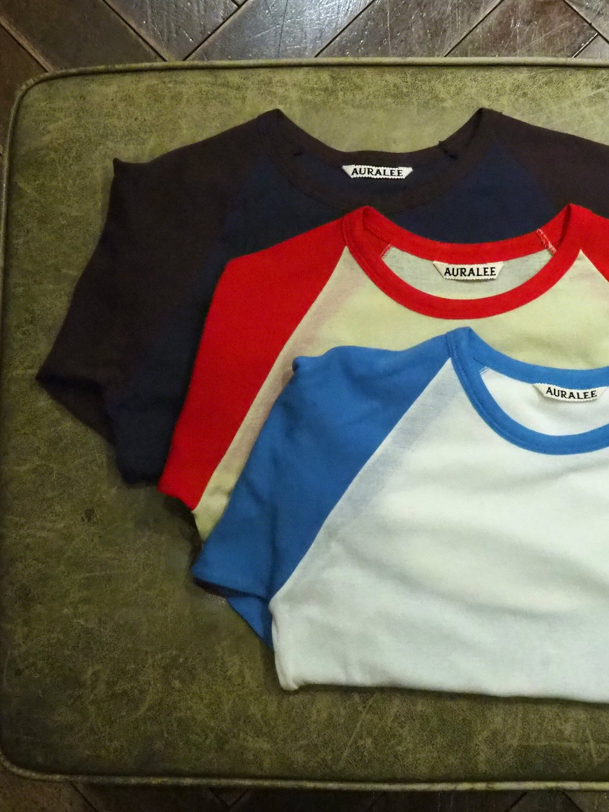 オーラリー SUPER HIGH GAUGE SHEER RIB RAGLAN Auralee Super High Gauge Sheer Rib Raglan White Blue – Neighbour