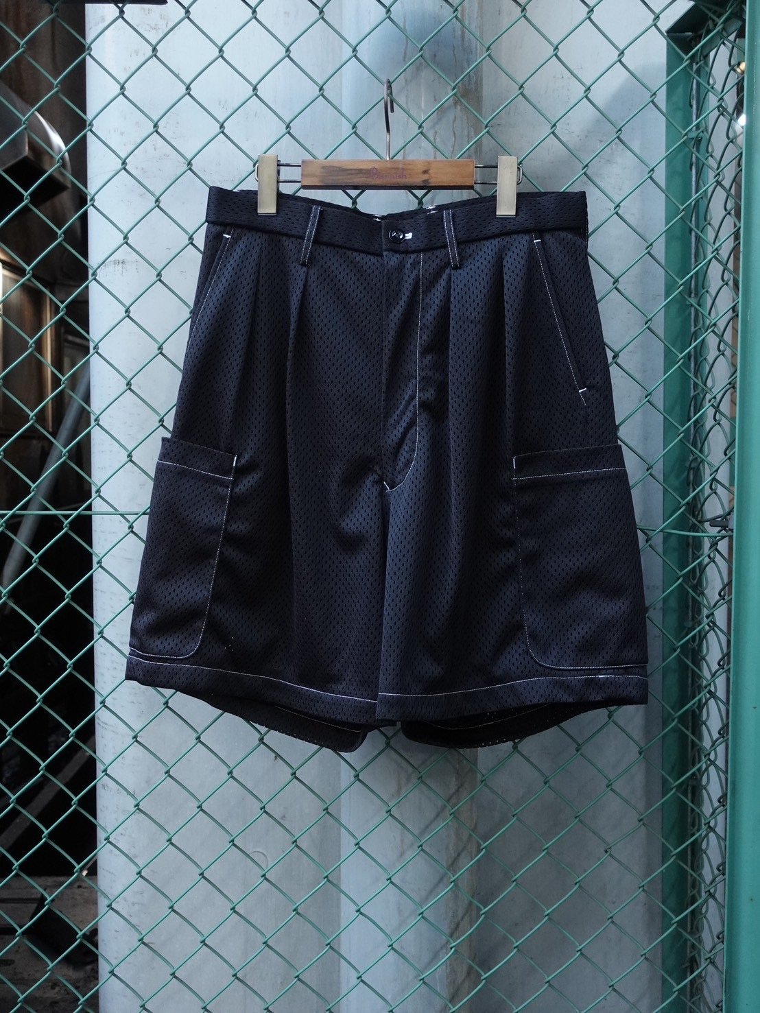 POLY MESH CARGO SHORTS ニート　NEAT Mサイズ　新品 NEAT | POLY MESH CARGO SHORTS / BLACK × GREEN ポリメッシュカーゴ