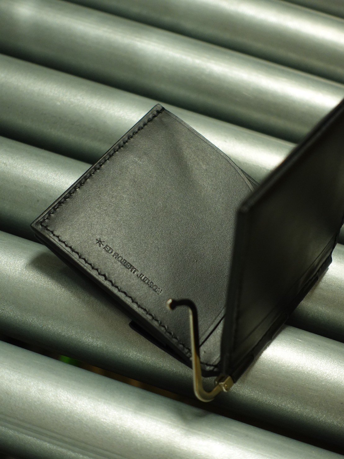 ED ROBERT JUDSON / HINGE MONEY CLIP WALLET | Bu
