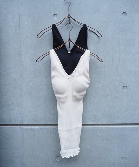 HAKUJI / TWIST COTTON V-NECK TANKTOP