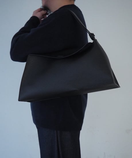 STUDIO NICHOLSON (UNISEX) / SHIBO RU THE FOLDED SHOULDER BAG GRAIN LEATHER