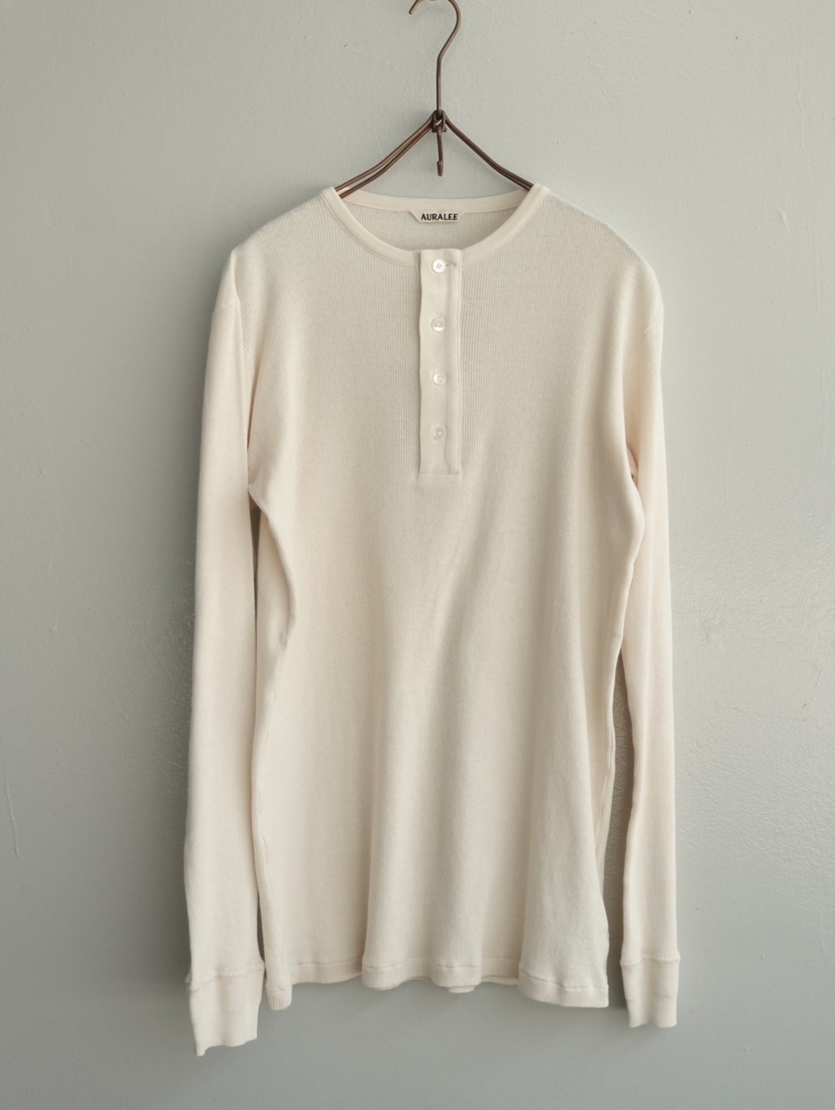 AURALEE(MENS) / ORGANIC SOFT RIB HENLY NECK P/O