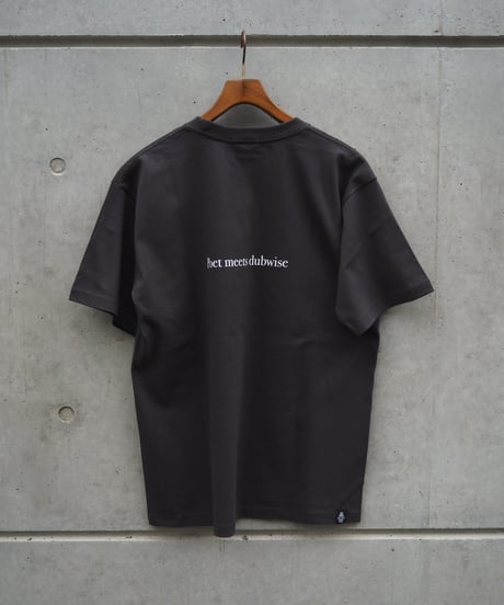 POET MEETS DUBWISE(UNISEX) / A Womans`s Back T-Shirt