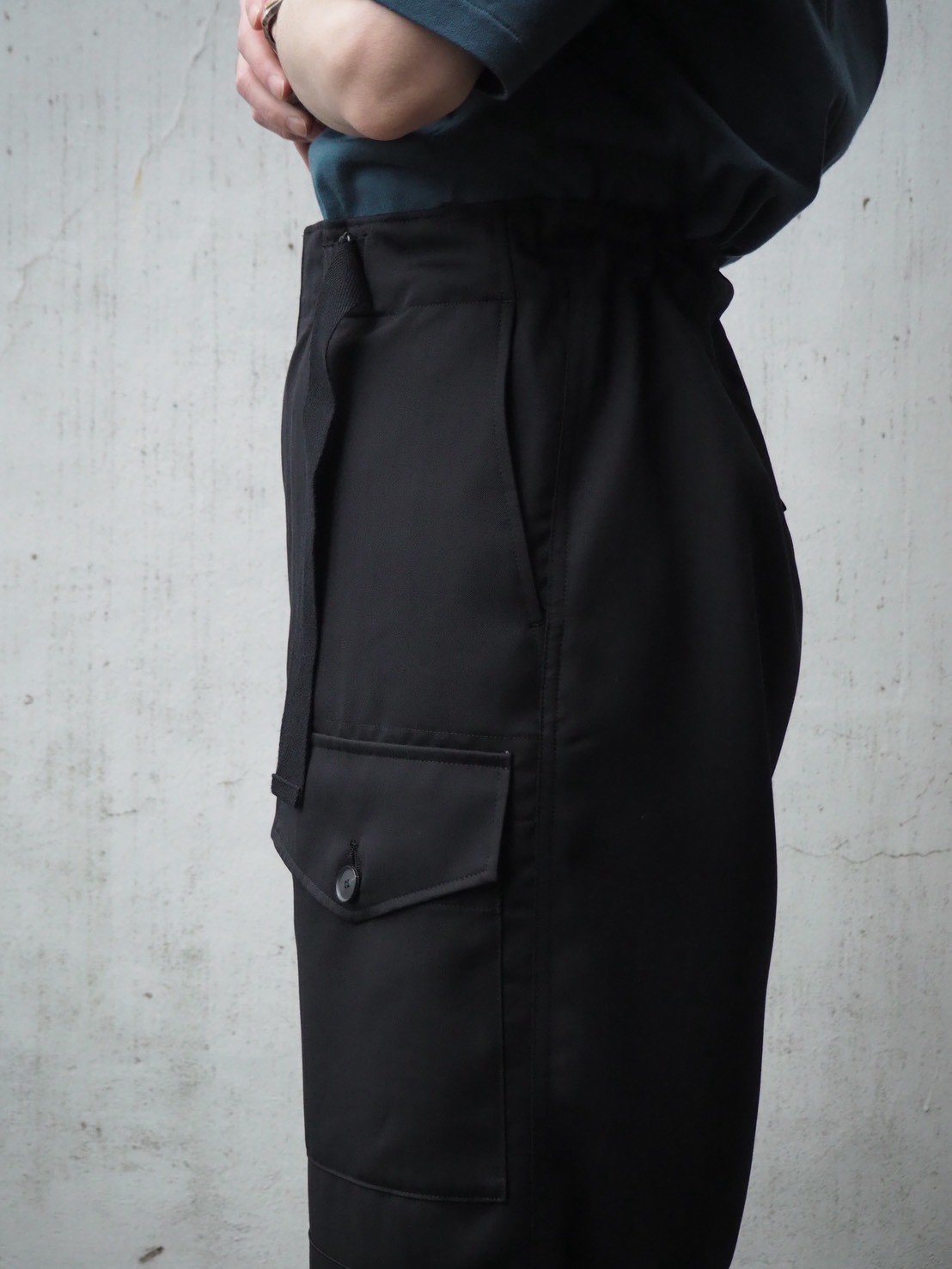 AURALEE(MENS) / WOOL HERRINGBONE CARGO PANTS |
