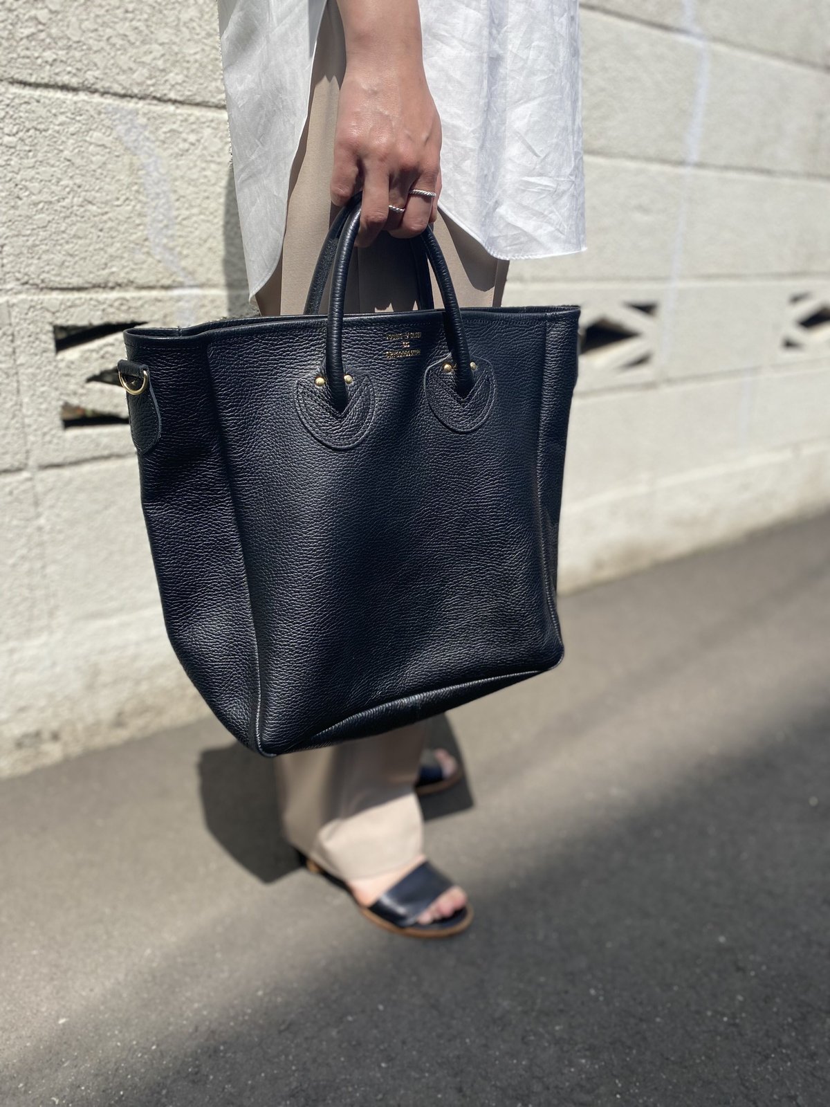 YOUNG&OLSEN / EMBOSSED LEATHER TOTE M | Burnish ヤング&オルセン