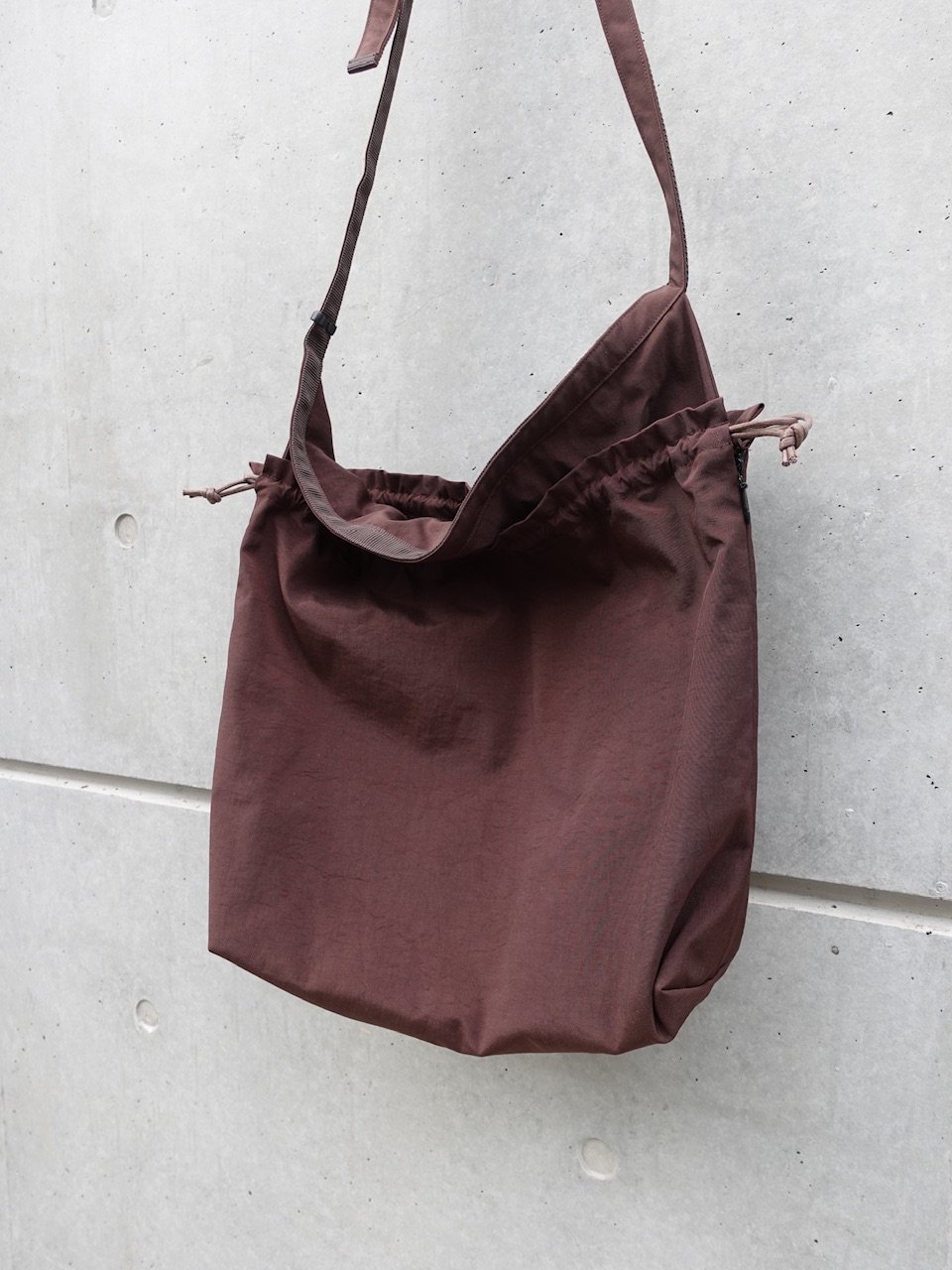 ERA / TAS BIG RED CROSS APRON BAG | Burnish