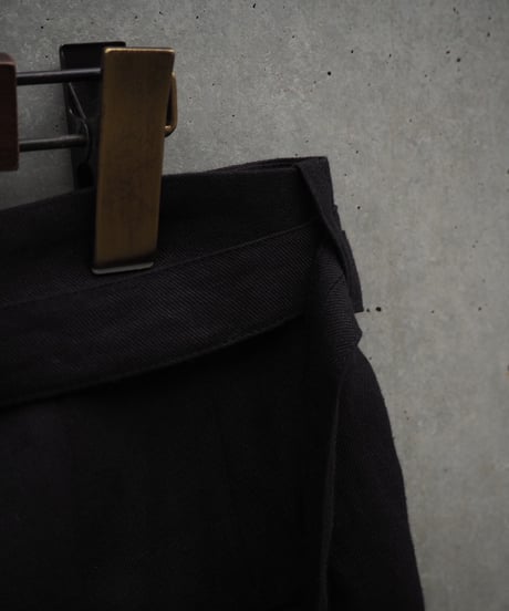 m's braque / BELTED TUCKED BAGGY PANTS