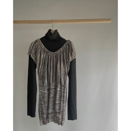 Zebra gathered top