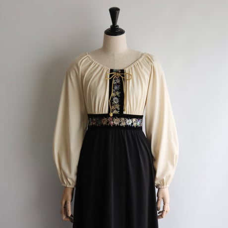 Tyrolean embroidery dress