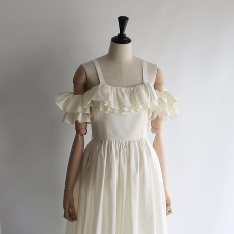 【RENTAL】Off shoulder ruffle dress