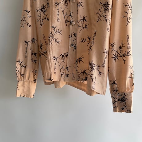 Bamboo pattern open collar shirt