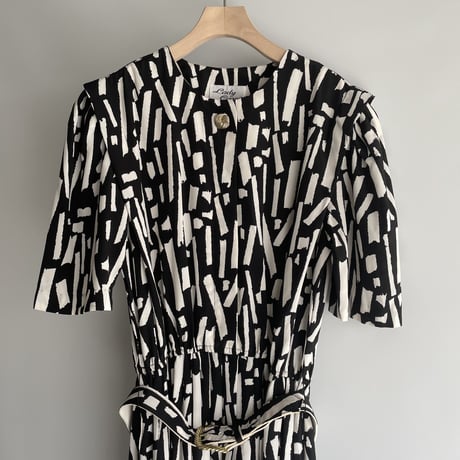 Monotone paint one-piece
