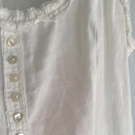 Frilled sleeveless tops