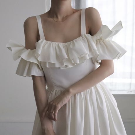【RENTAL】Off shoulder ruffle dress