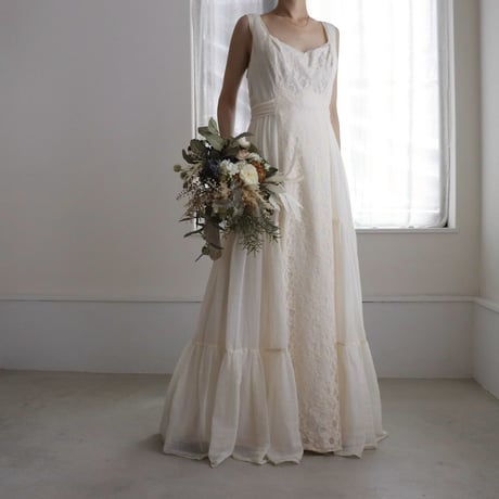 【RENTAL】Ivory sleeveless dress