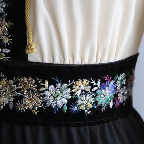 Tyrolean embroidery dress