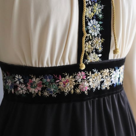 Tyrolean embroidery dress
